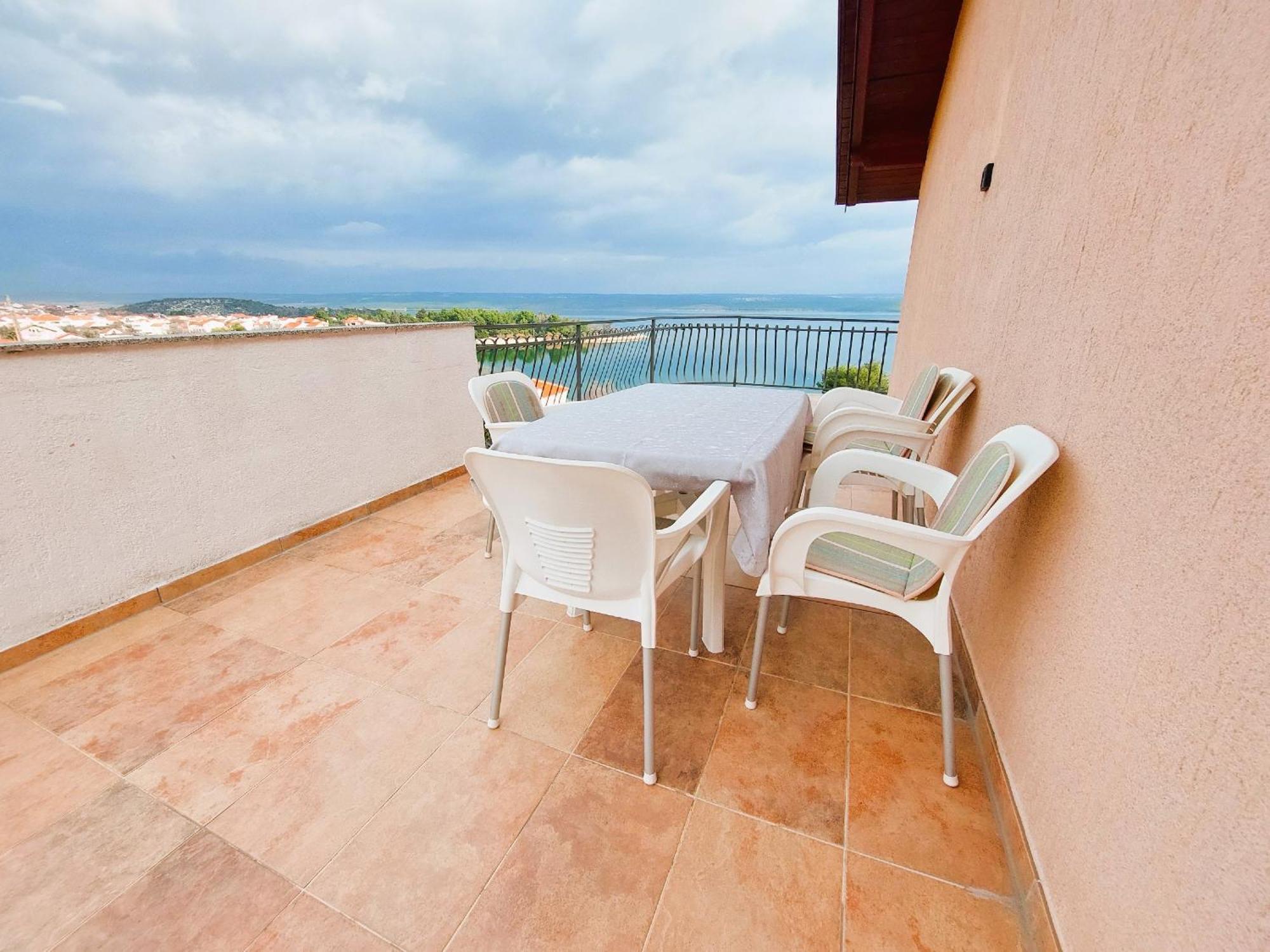 Apartment Bay Serenity - Raslina